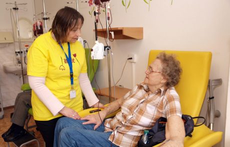 Amelie Staff visiting cancer patient